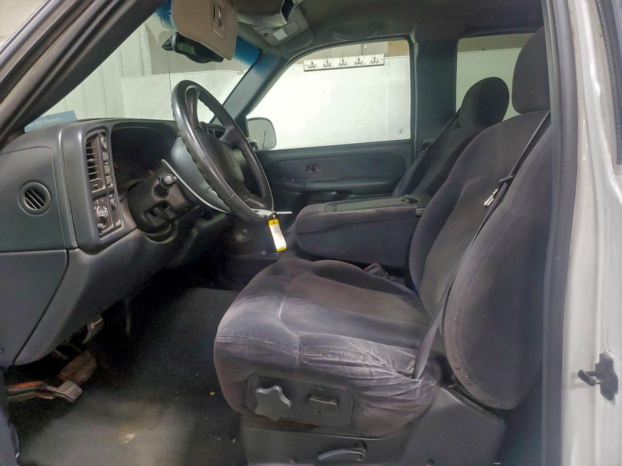 Chevrolet Silverado K1500 Image 9