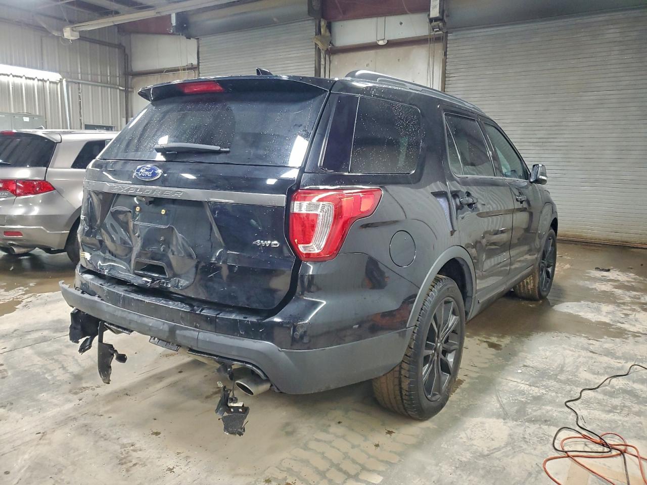 Ford Explorer Xlt Image 2