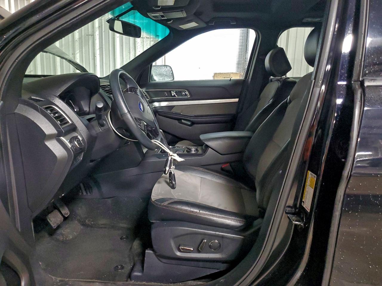 Ford Explorer Xlt Image 6