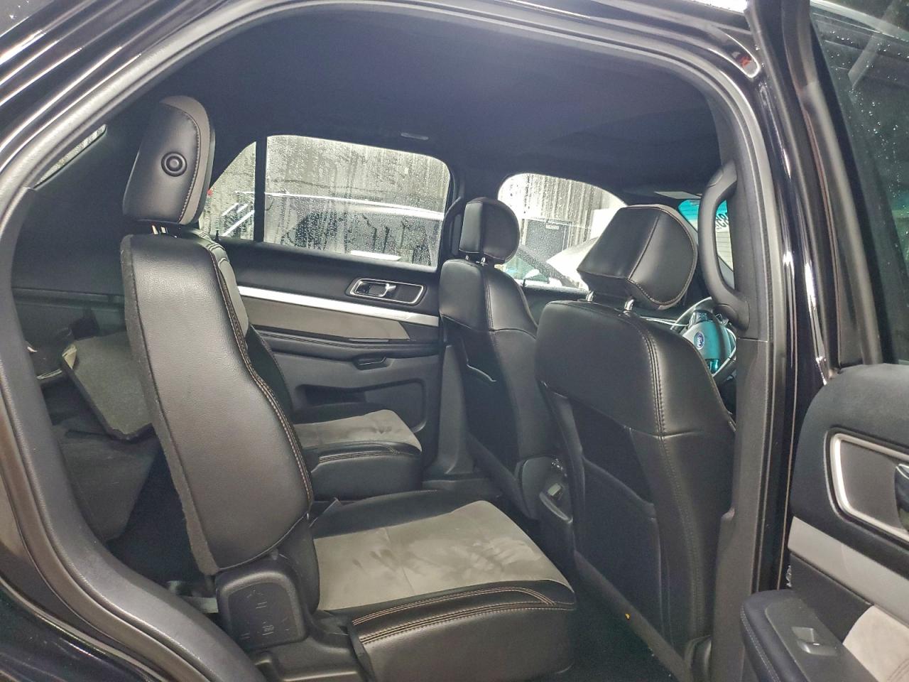 Ford Explorer Xlt Image 9