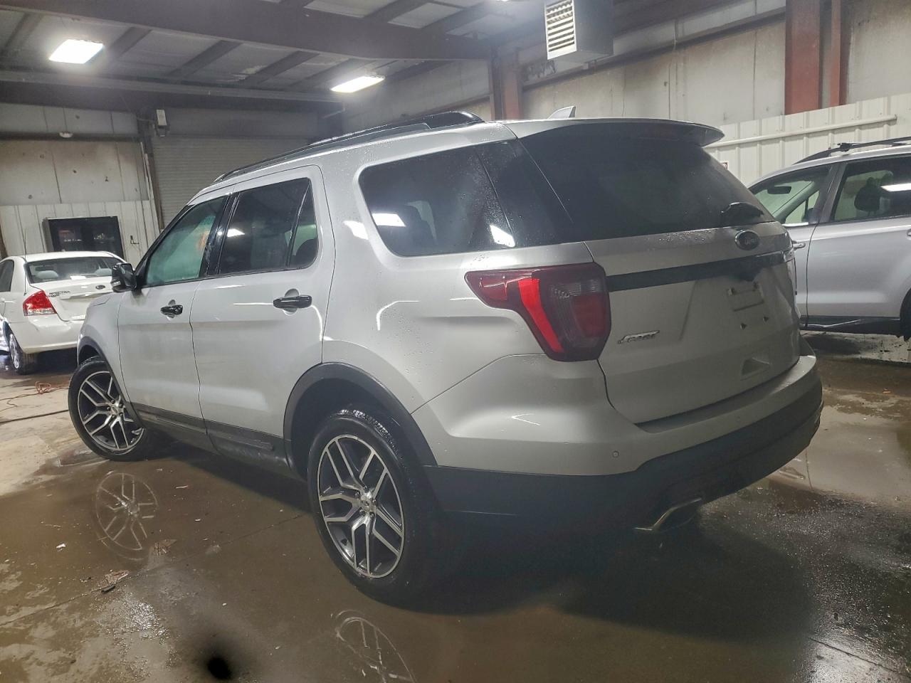 Ford Explorer Sport Image 2