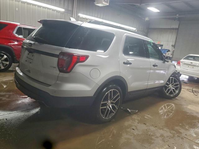 Ford Explorer Sport Image 11