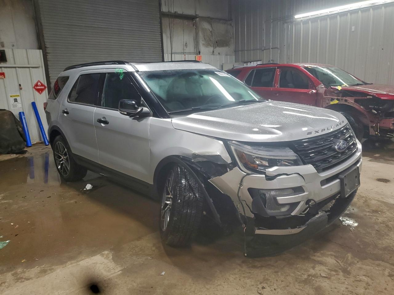 Ford Explorer Sport Image 4