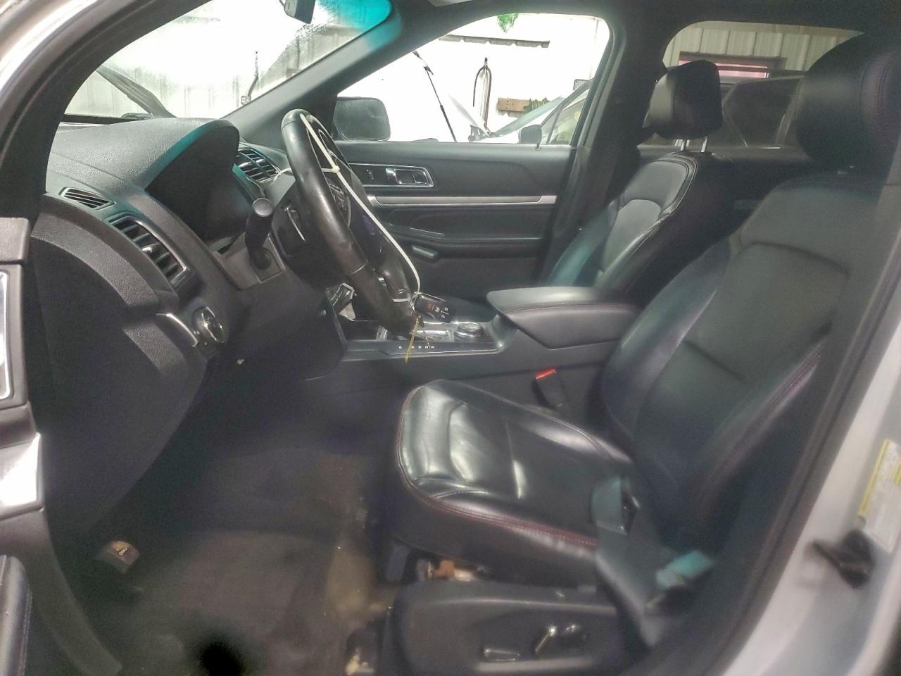 Ford Explorer Sport Image 12