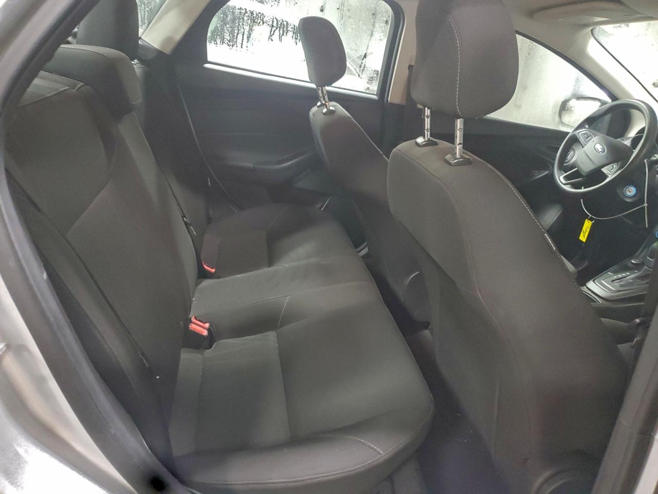 Ford Focus S Image 8