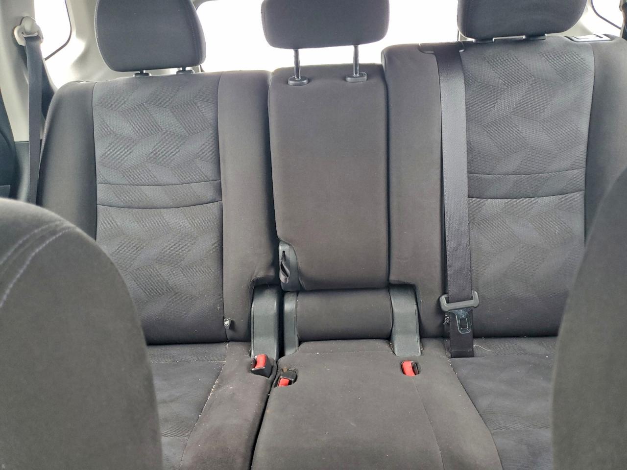 Nissan Rogue S Image 6