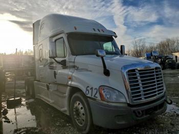  Salvage Freightliner Cascadia 1