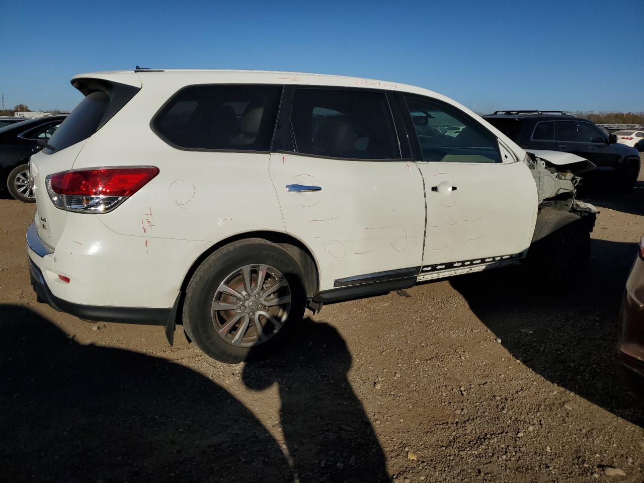 Nissan Pathfinder S Image 4