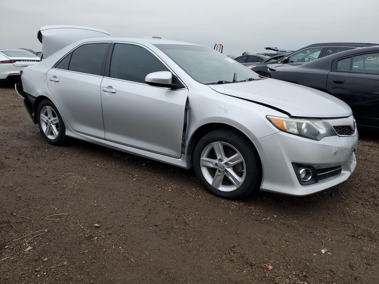 Toyota Camry L Image 2