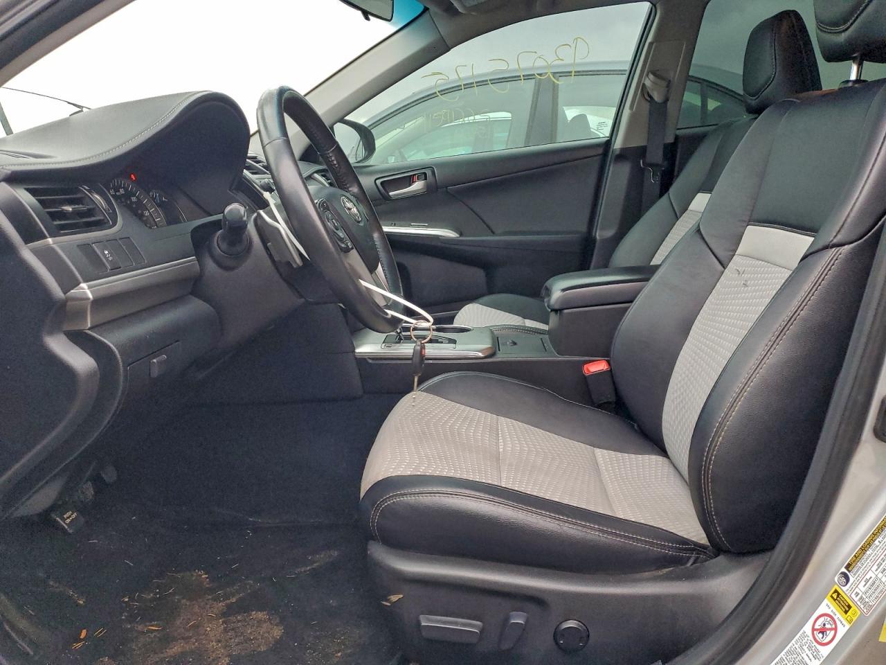 Toyota Camry L Image 5