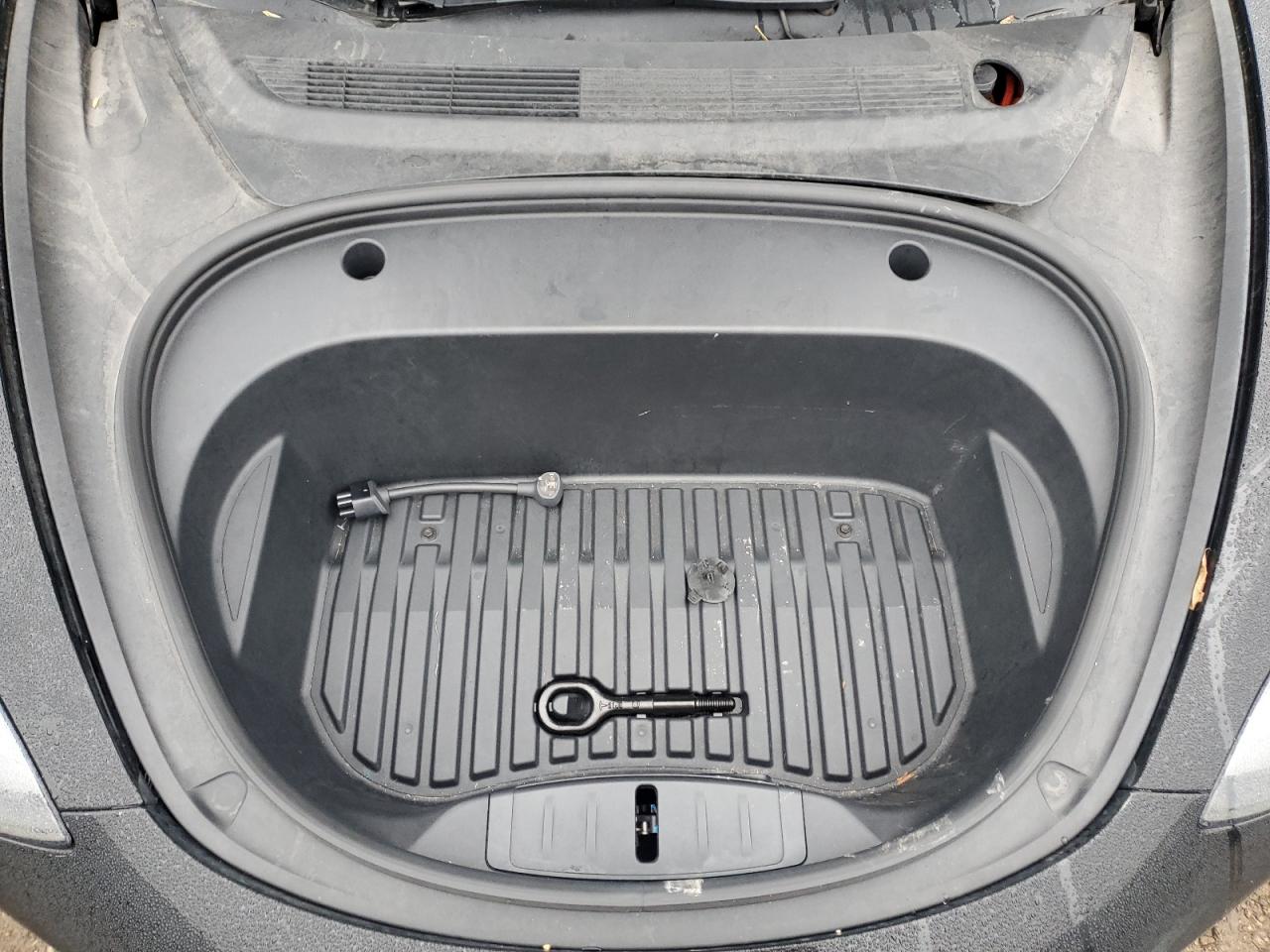 Tesla Model 3 Image 9