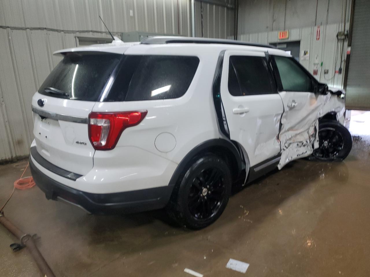 Ford Explorer Xlt Image 4