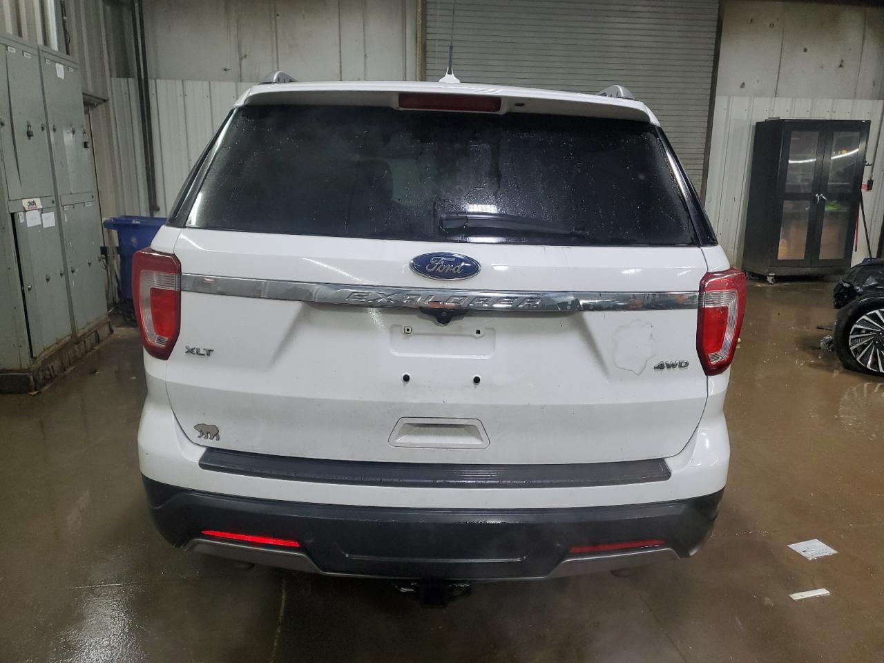 Ford Explorer Xlt Image 8