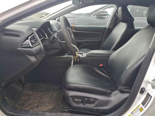 Toyota Camry Le Image 10