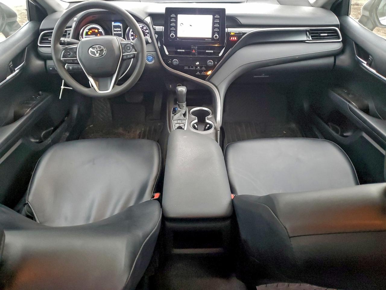 Toyota Camry Le Image 9