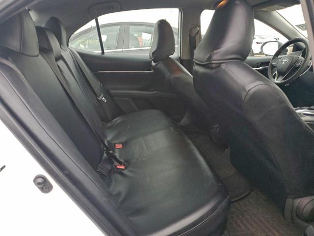 Toyota Camry Le Image 8