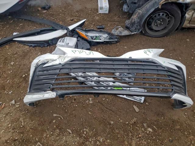 Toyota Camry Le Image 11