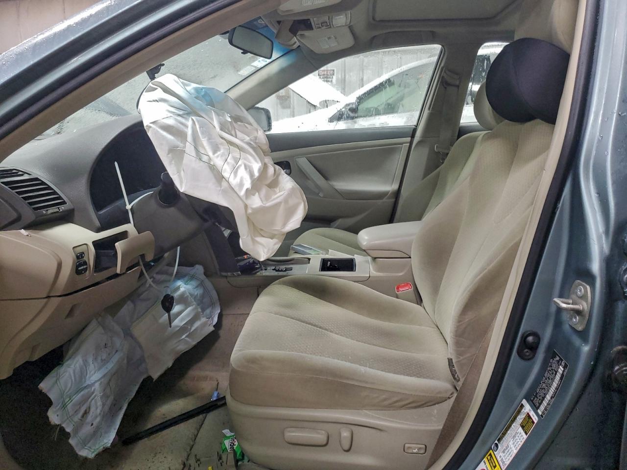 Toyota Camry Ce Image 3