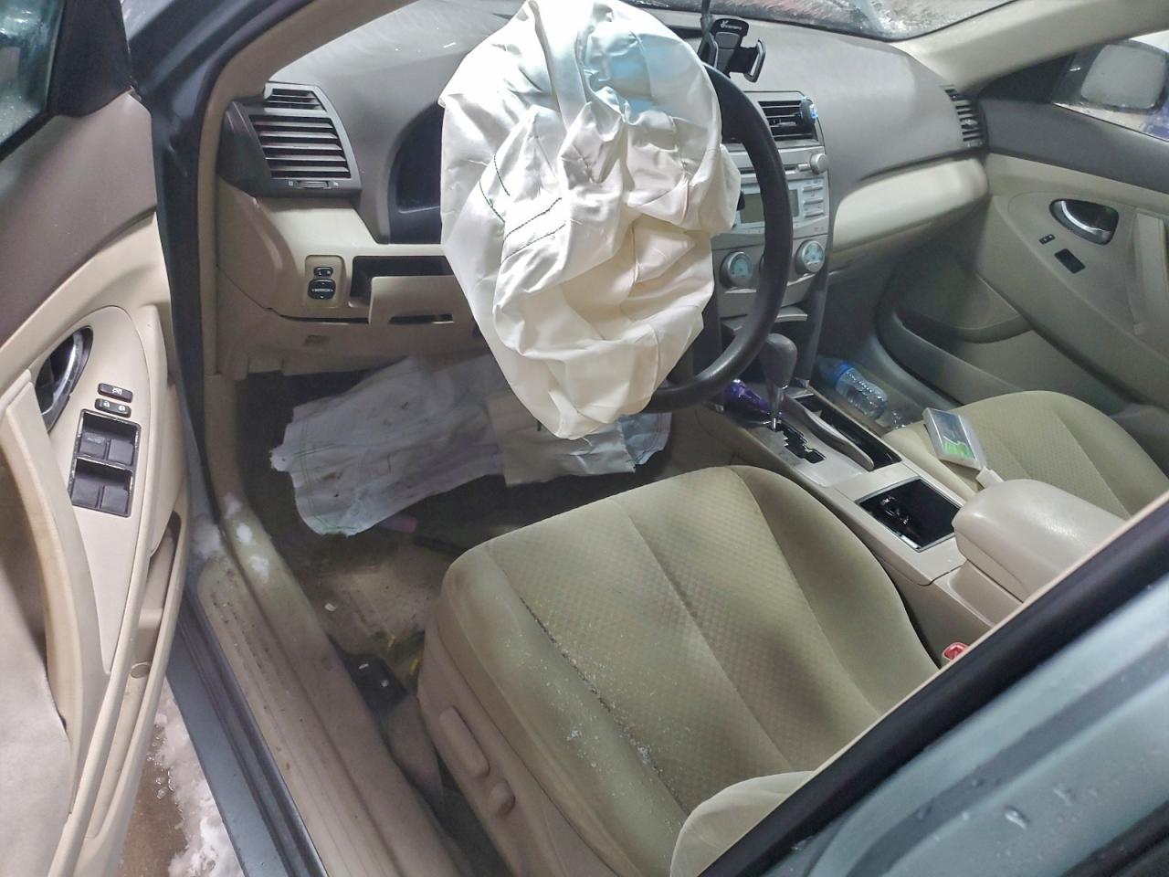 Toyota Camry Ce Image 8