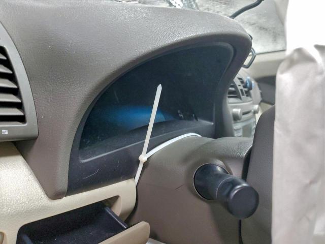 Toyota Camry Ce Image 7