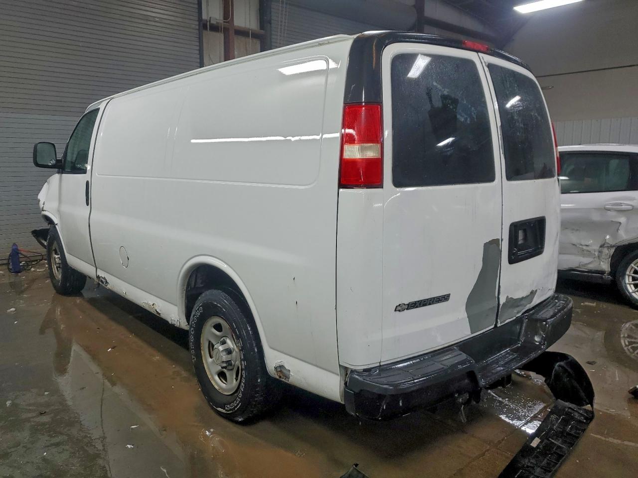 Chevrolet Express Image 9