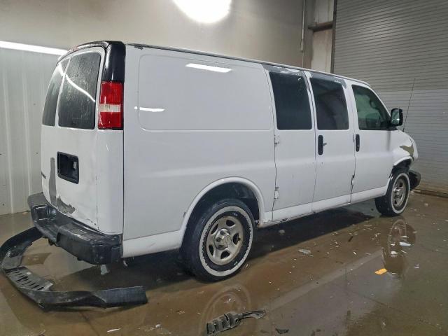 Chevrolet Express Image 3