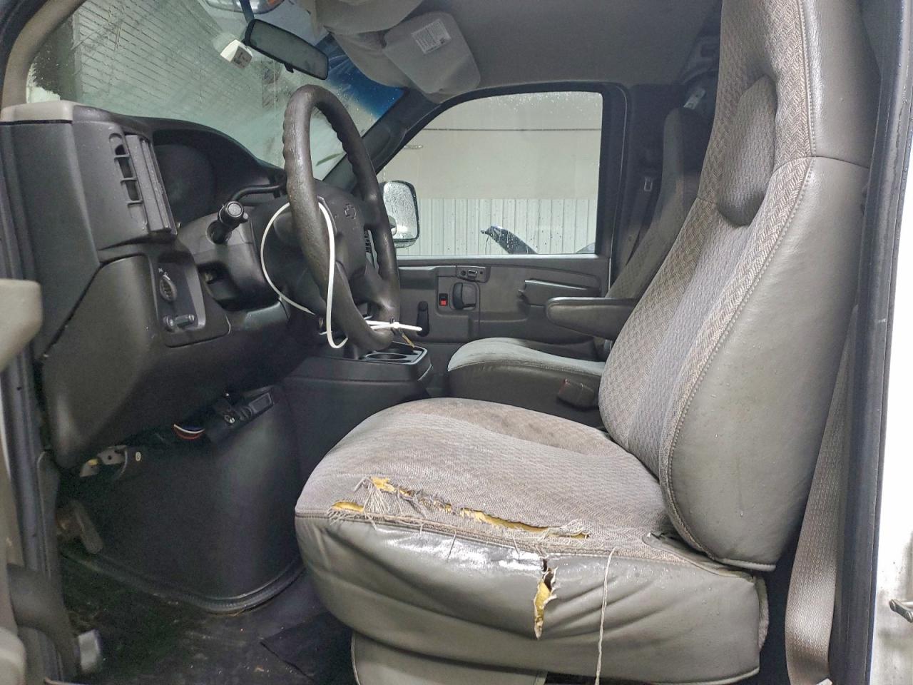 Chevrolet Express Image 11