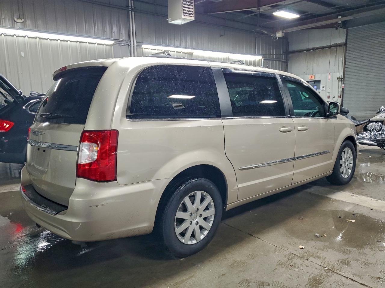 Chrysler Minivan Touring Image 3