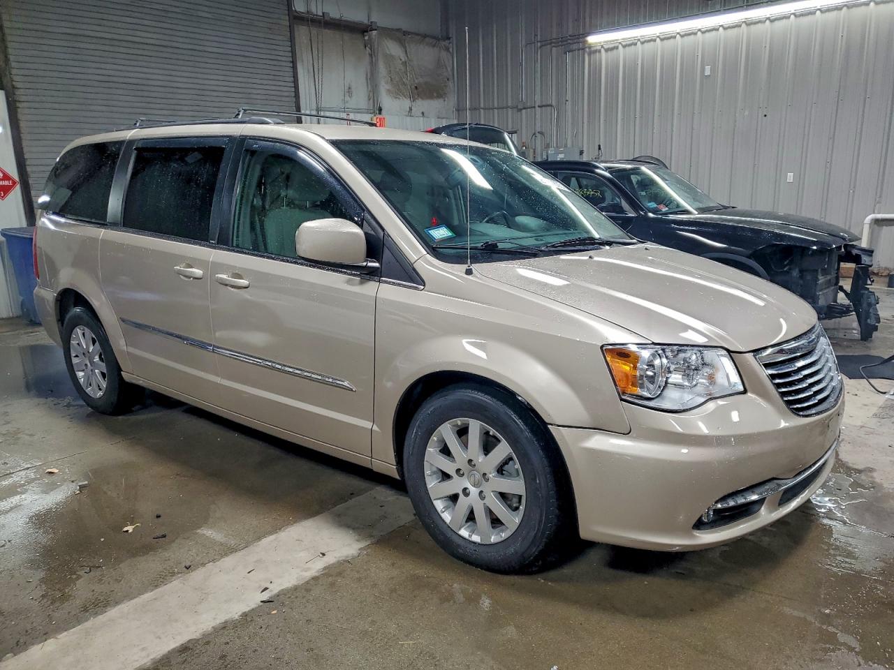 Chrysler Minivan Touring Image 12