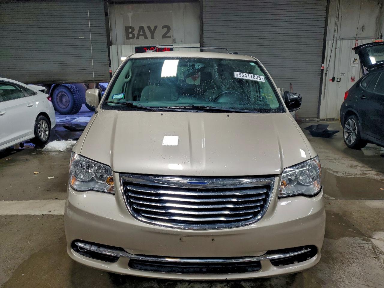 Chrysler Minivan Touring Image 6