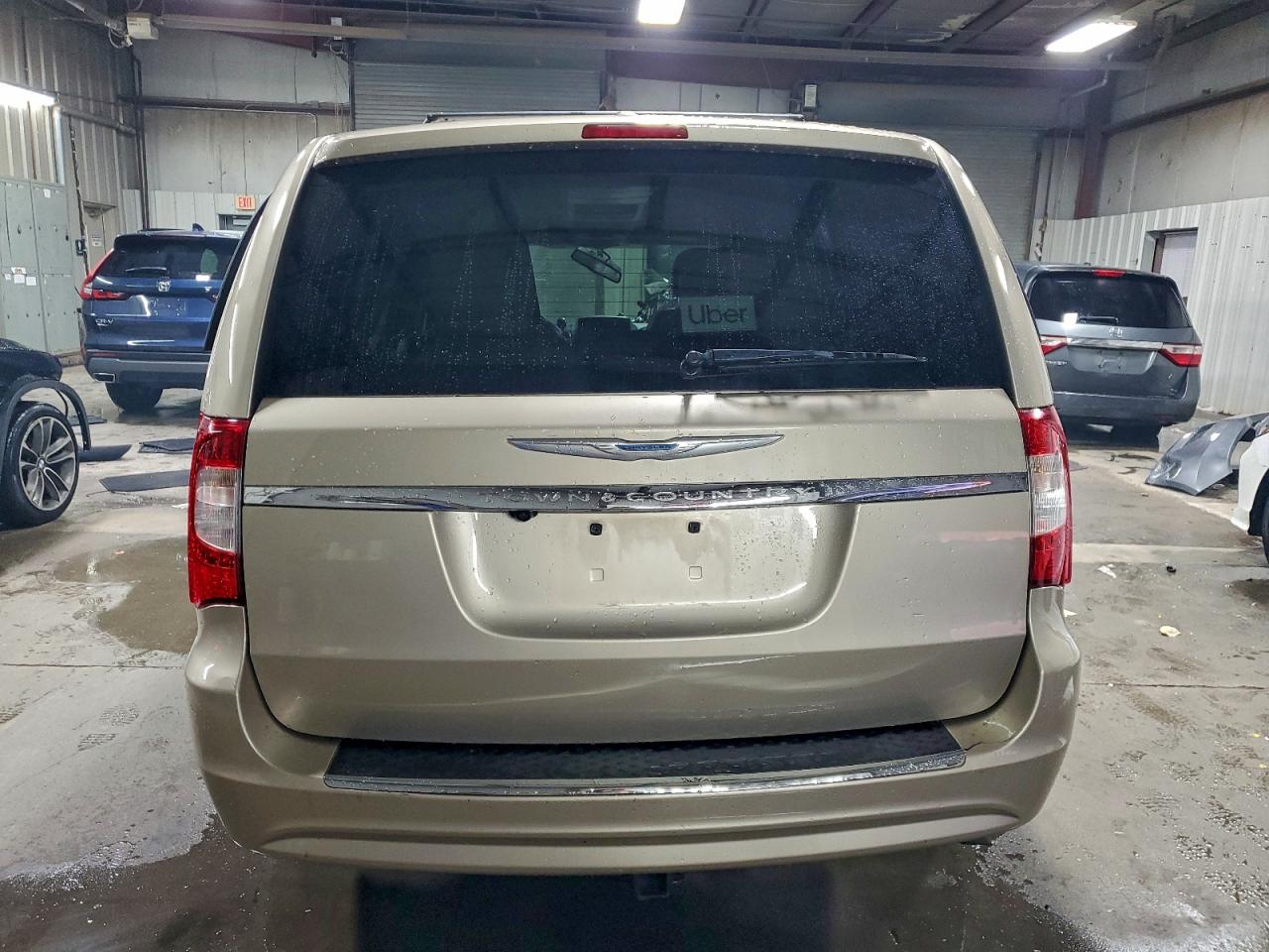 Chrysler Minivan Touring Image 2