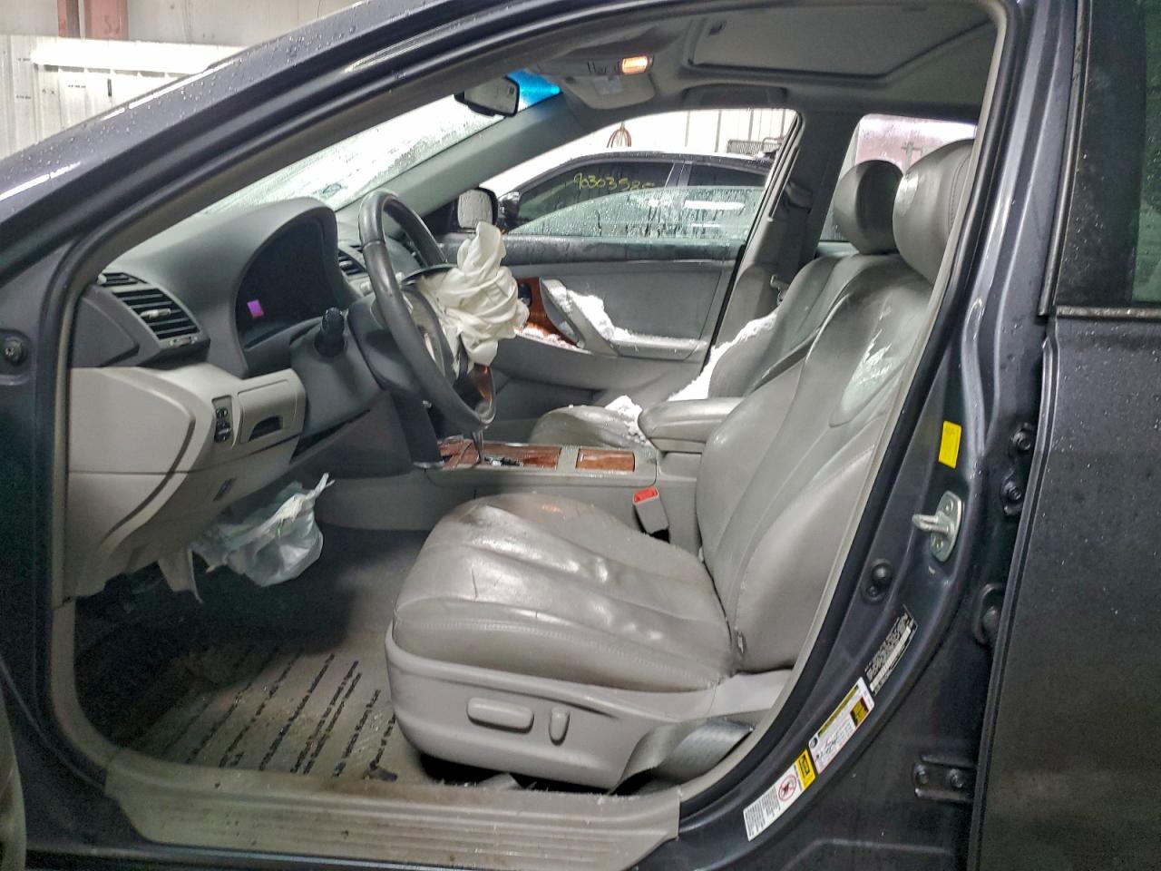 Toyota Camry Se Image 8