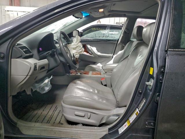 Toyota Camry Se Image 8