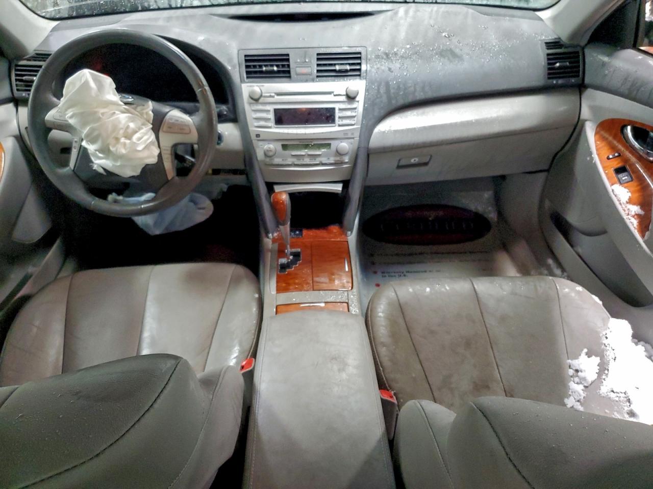 Toyota Camry Se Image 10