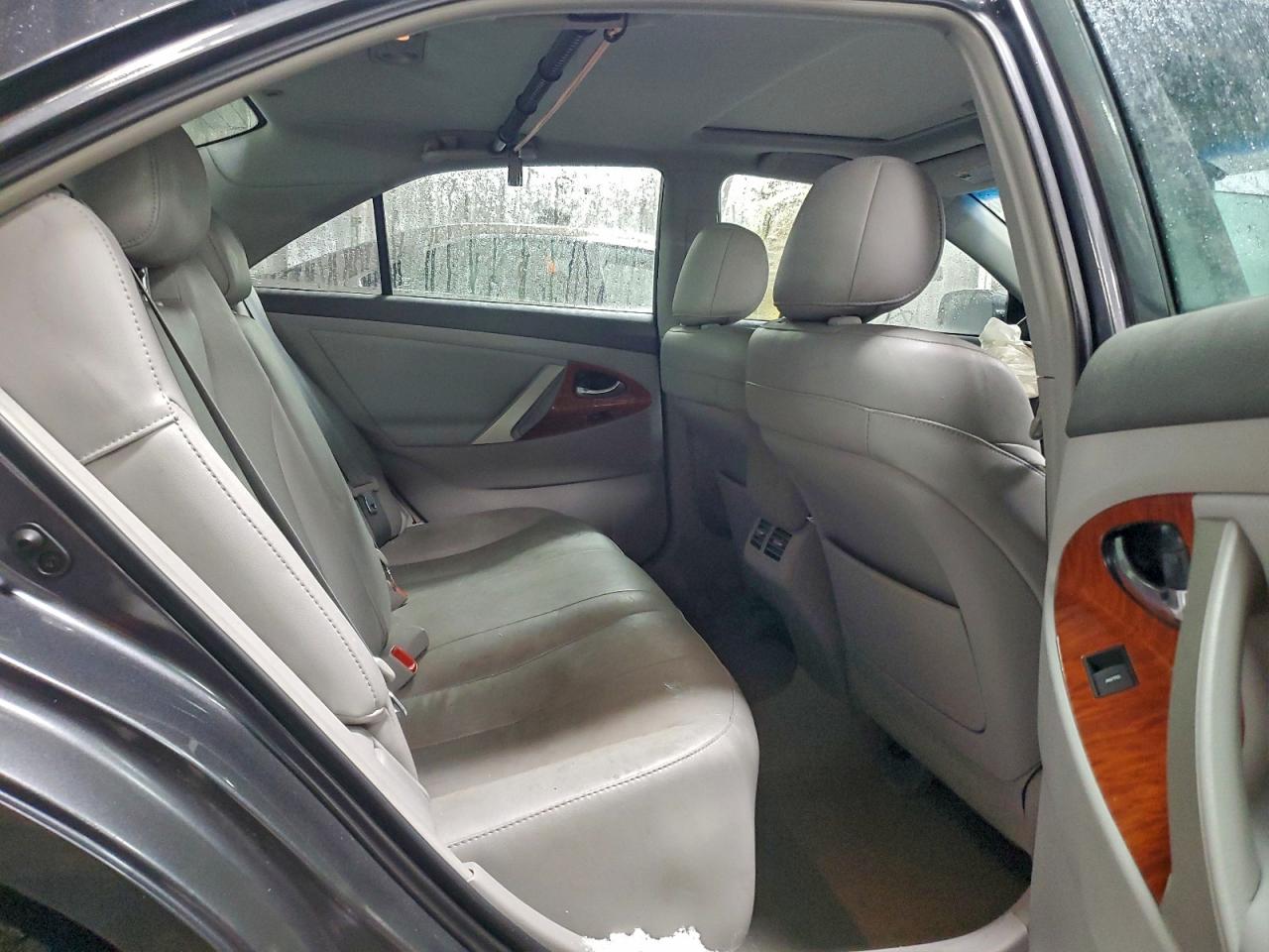 Toyota Camry Se Image 4