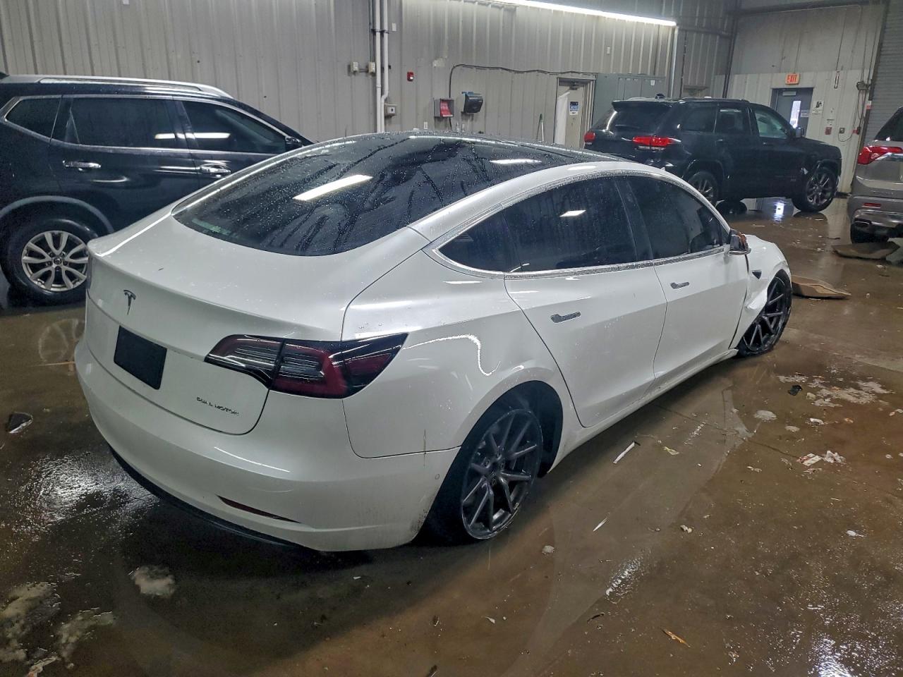 Tesla Model 3 Image 9
