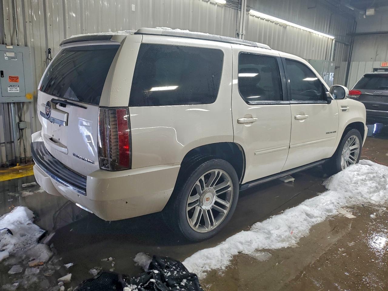 Cadillac Escalade Premium Image 7
