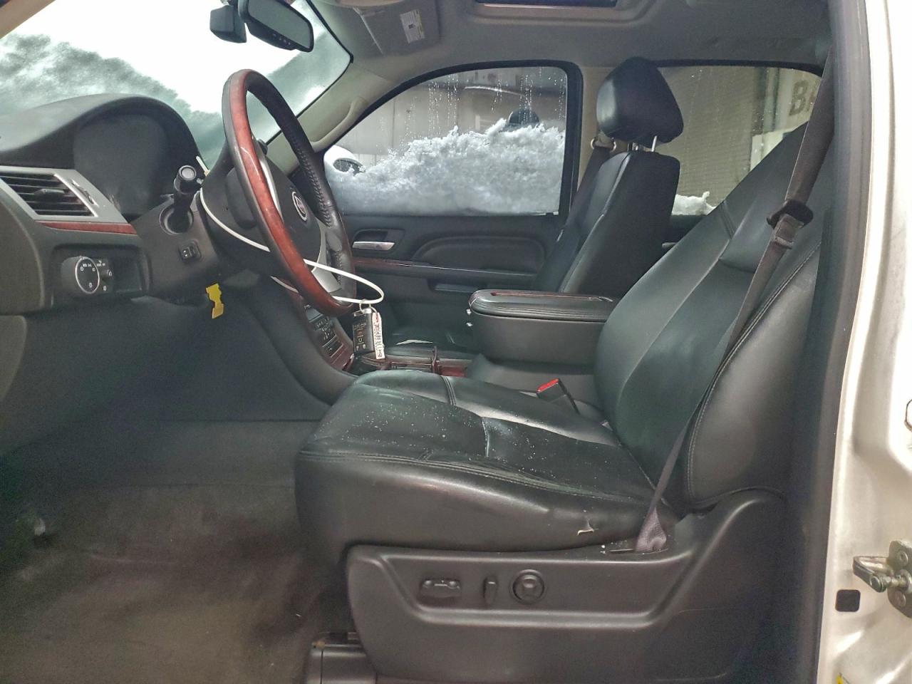 Cadillac Escalade Premium Image 11