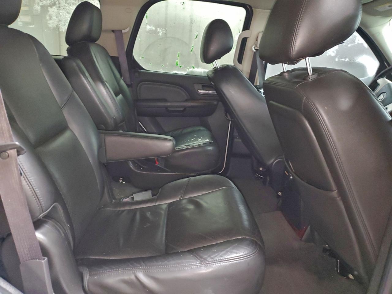 Cadillac Escalade Premium Image 3