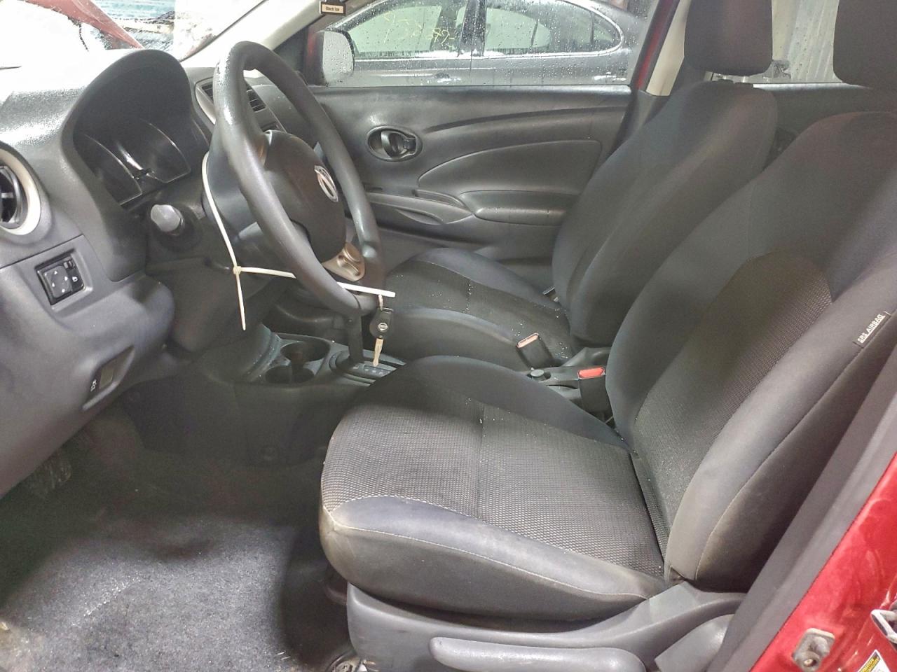 Nissan Versa S Image 8
