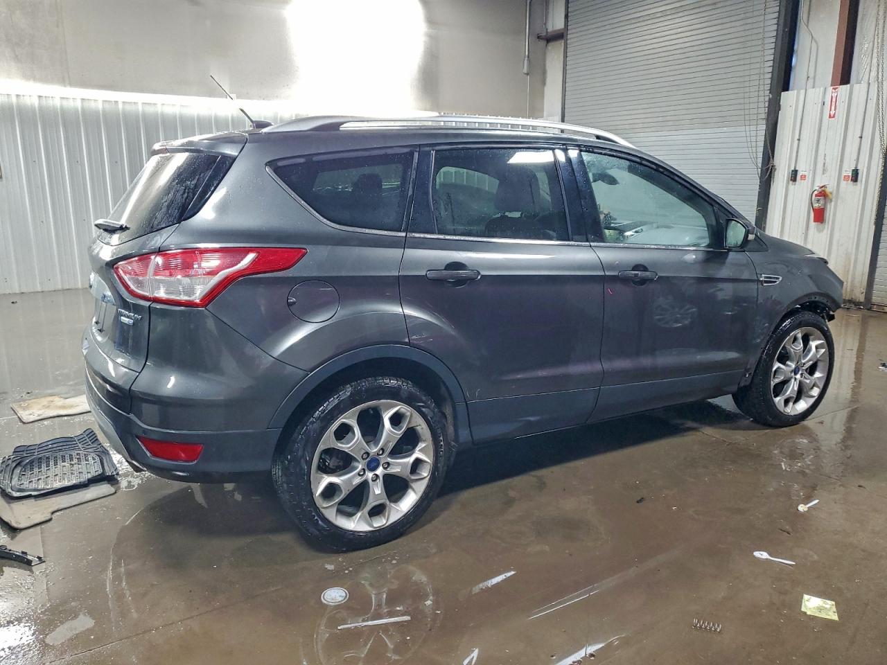 Ford Escape Titanium Image 2