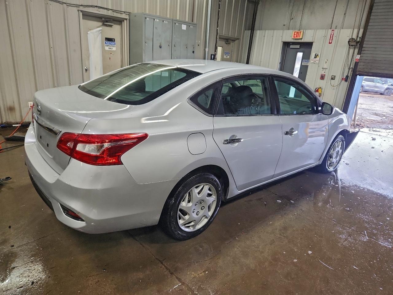 Nissan Sentra S Image 12