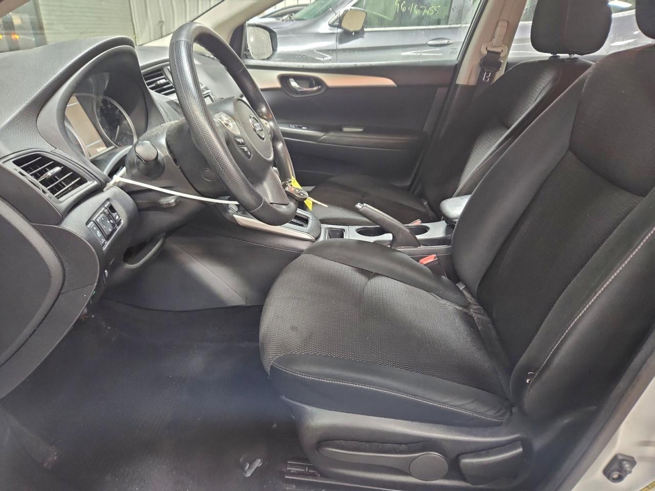 Nissan Sentra S Image 2