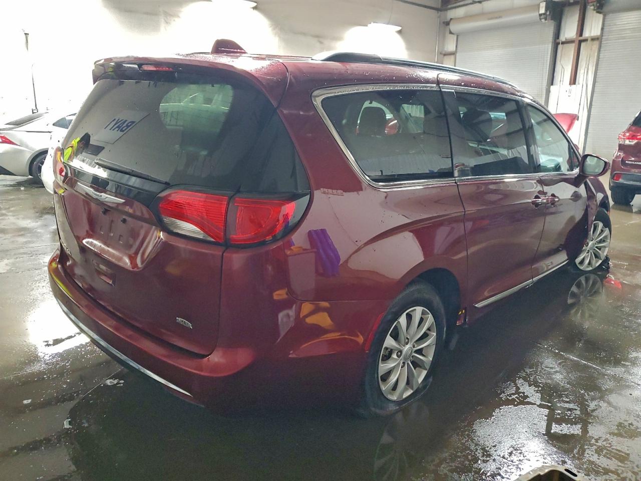 Chrysler Pacifica Touring L Image 2