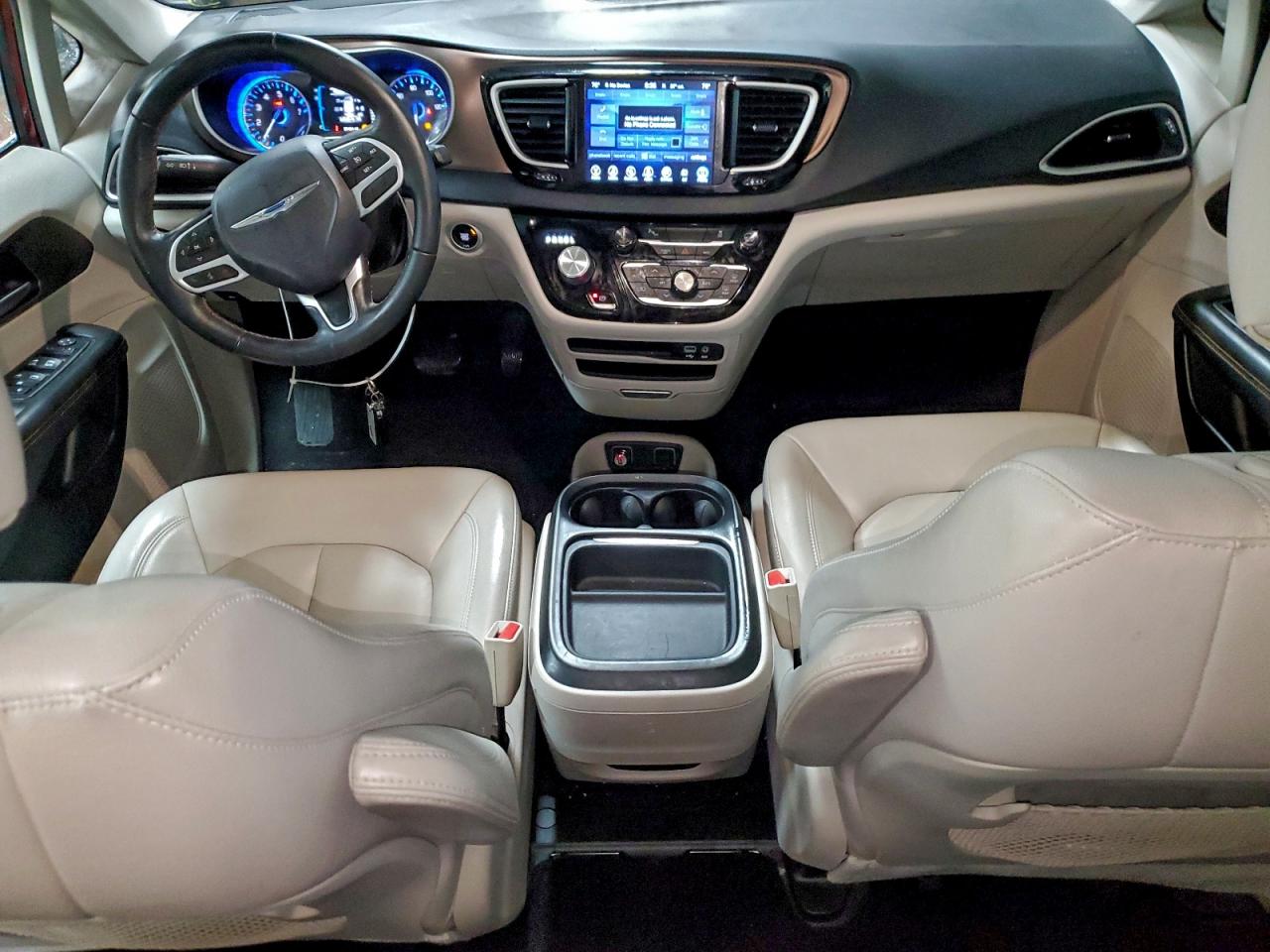 Chrysler Pacifica Touring L Image 5