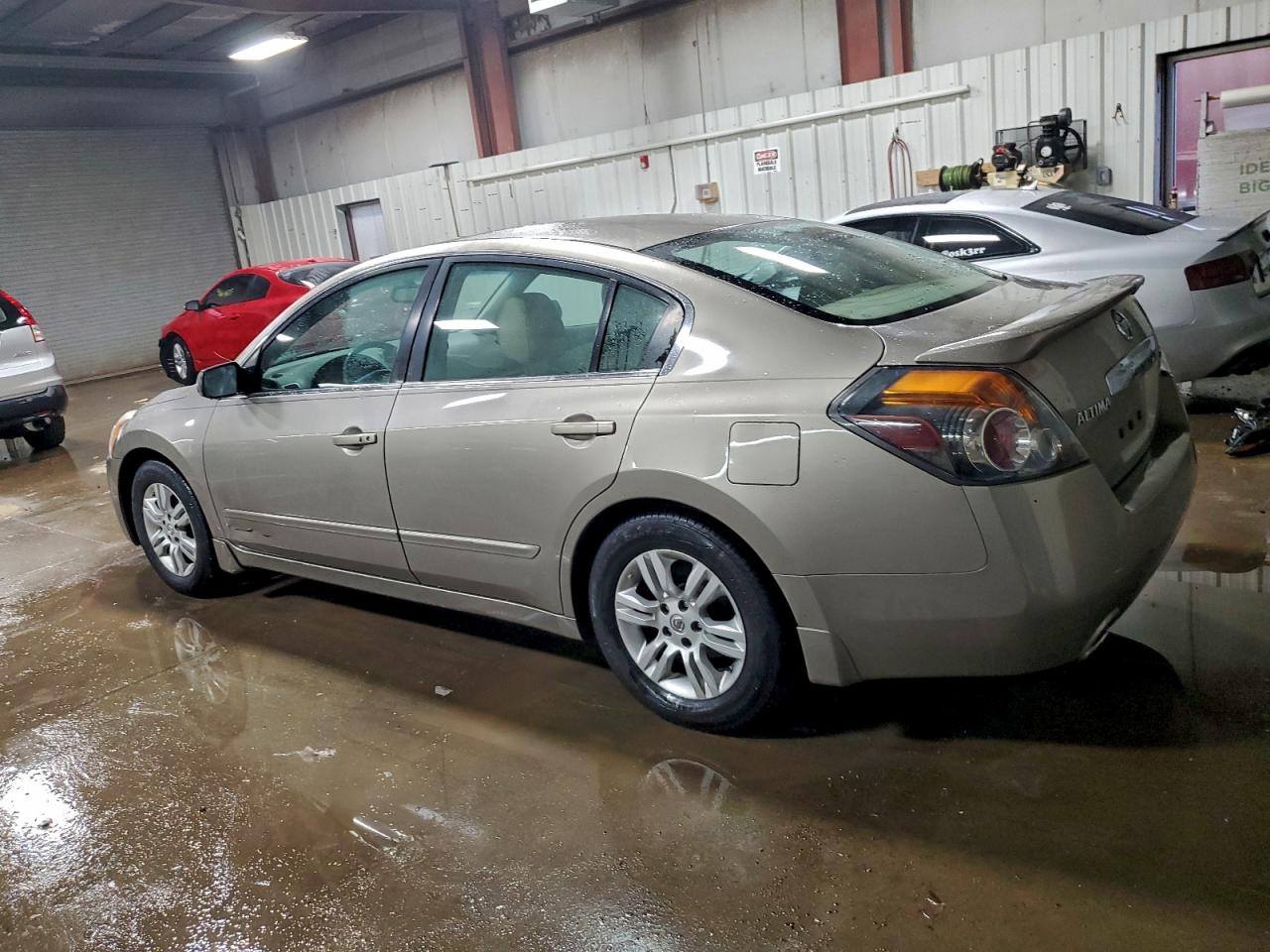 Nissan Altima Base Image 2