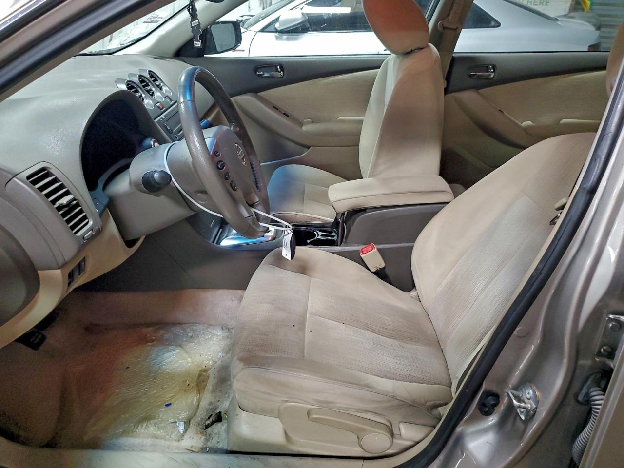 Nissan Altima Base Image 5