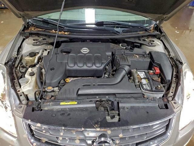 Nissan Altima Base Image 11