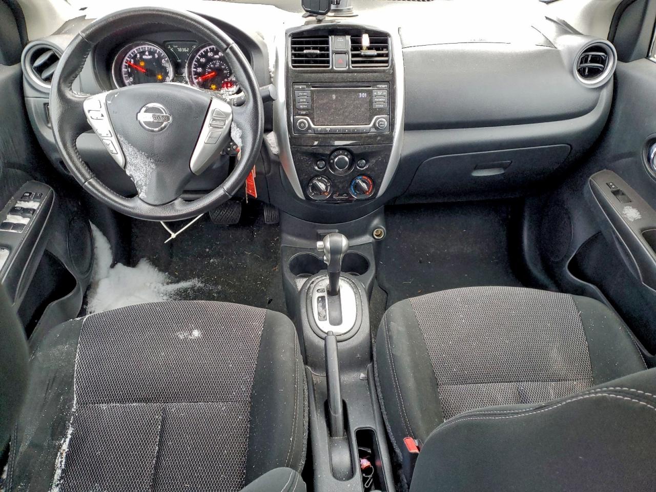 Nissan Versa S Image 12