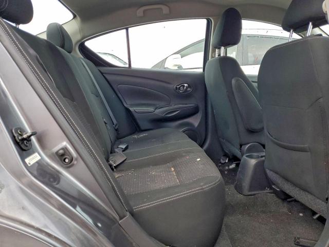 Nissan Versa S Image 6